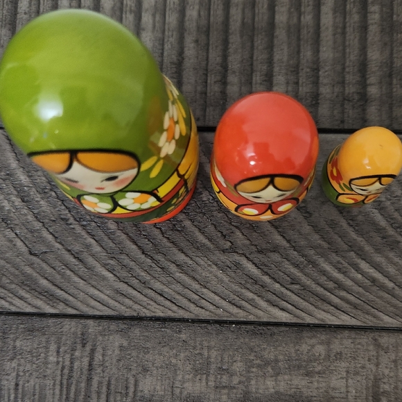 Vintage Russian Made in USSR Nesting Dolls 3 Piece Handpainted Set - Picture 2 of 6